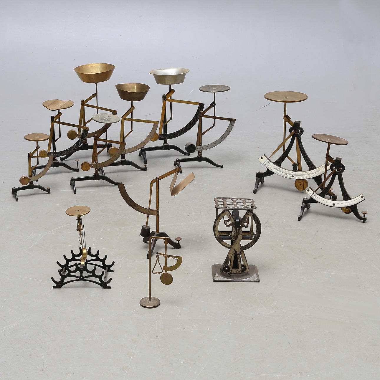 BREVVÅGAR, 13 st, metall.