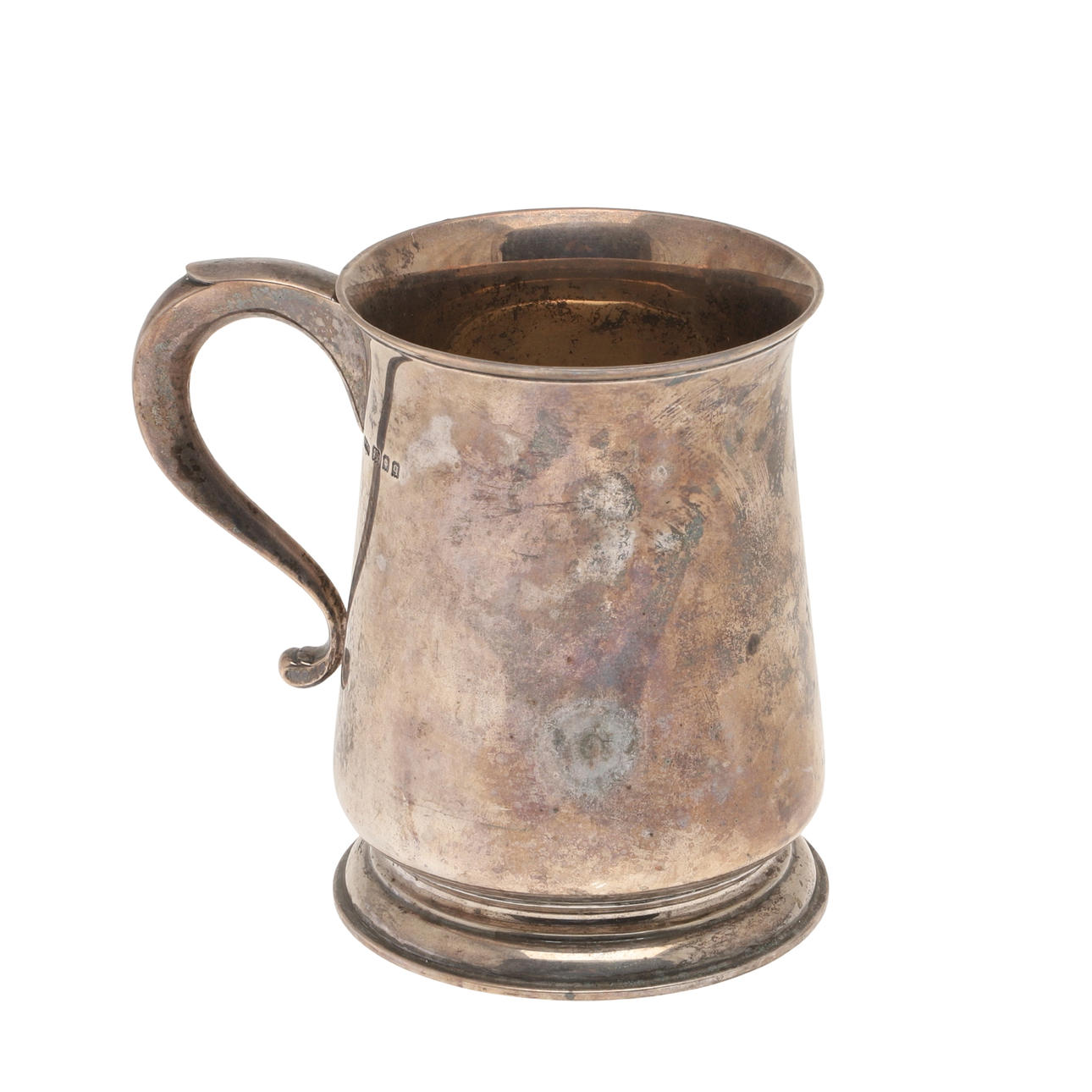 A GEORGE V SILVER TANKARD.