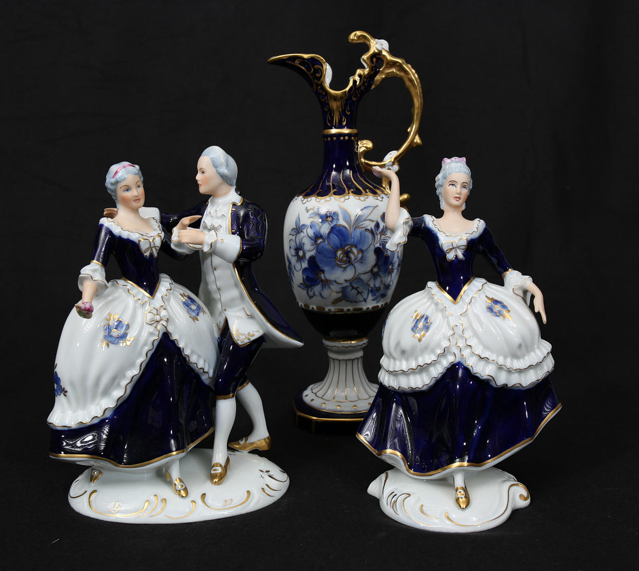 FIGURINER OCH VAS, porslin, 3 delar, Royal Dux.