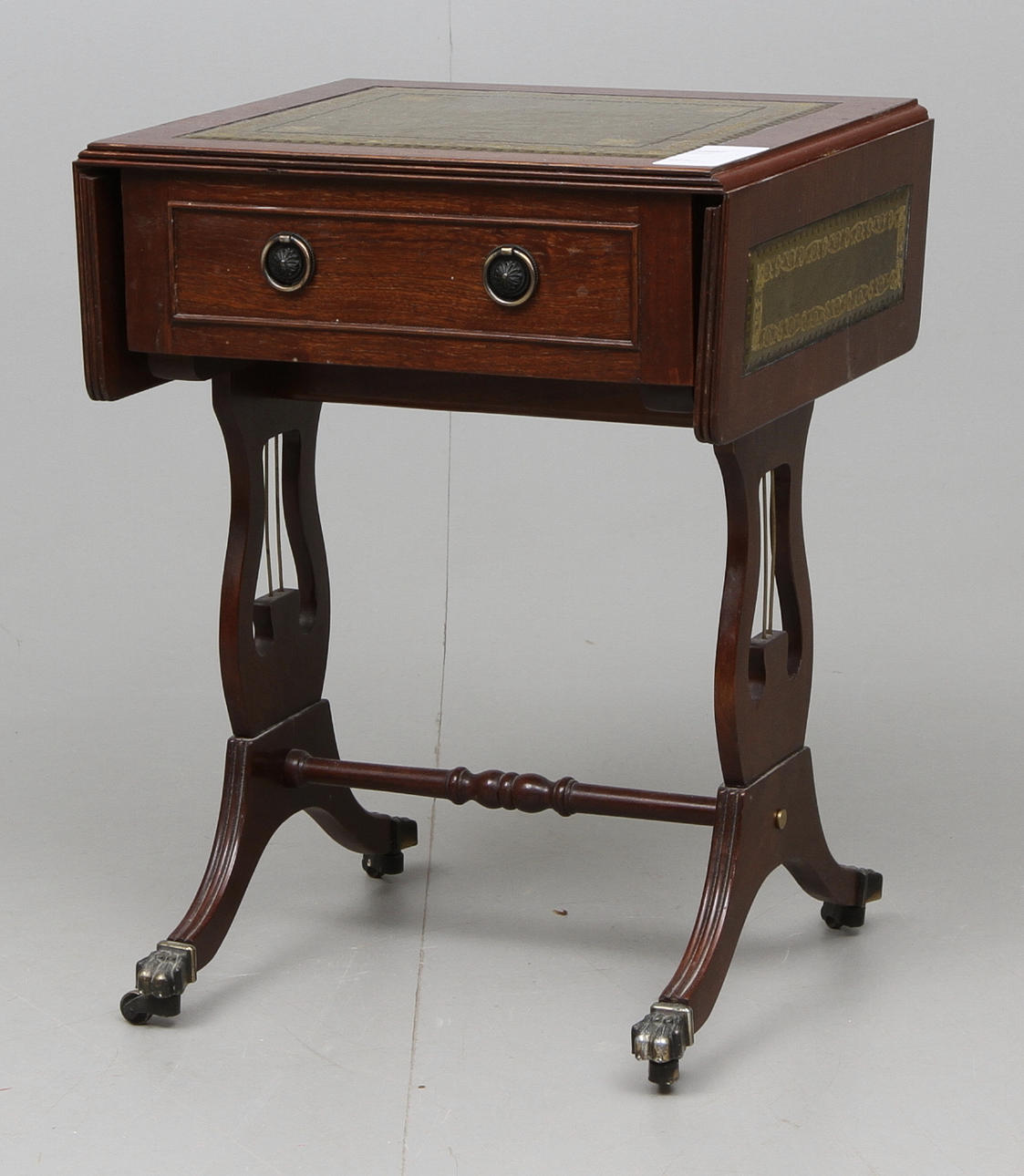 LAMPBORD, Engelsk stil, 1900 tal.