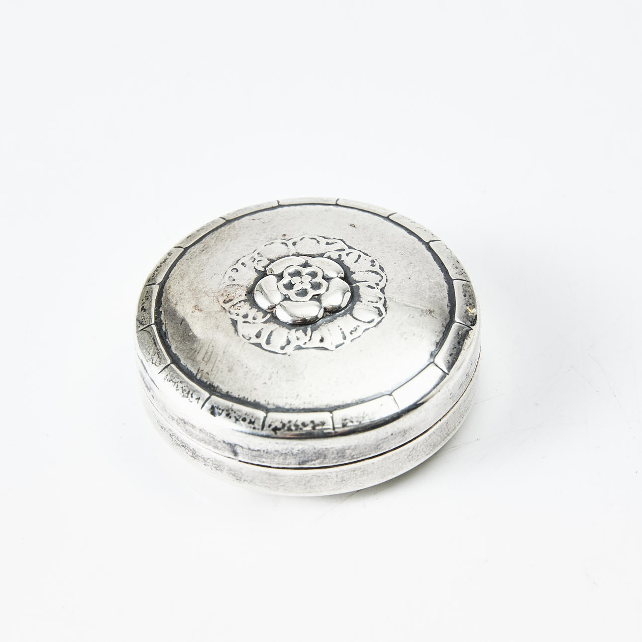 GEORG JENSEN. Pillerdosa, sterlingsilver, Köpenhamn 1923.