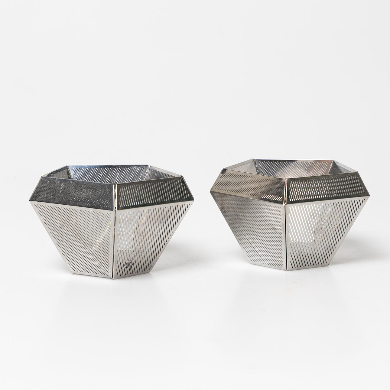 TOM DIXON. Ljushållare, ett par, "Eclectic", samtida.