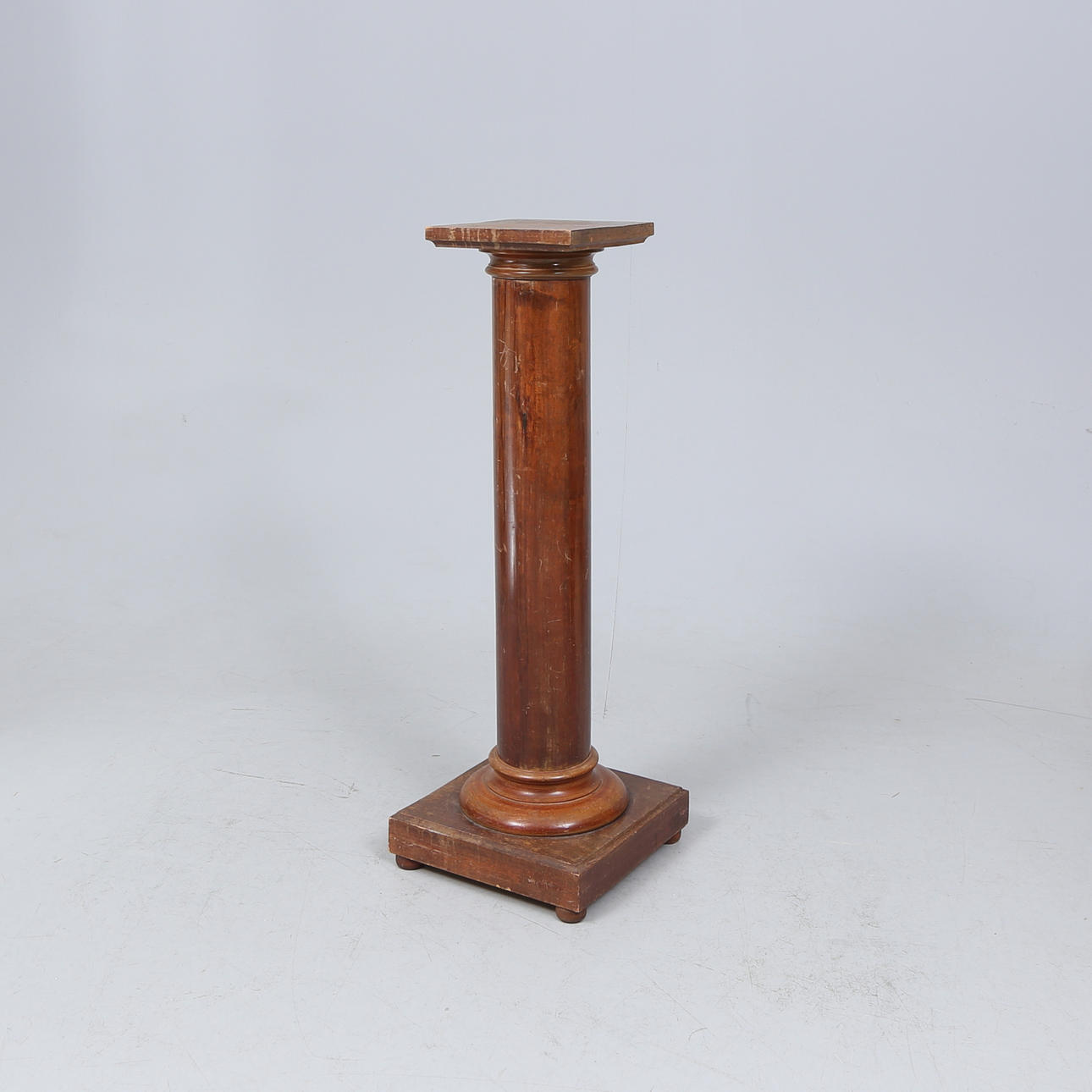 PIEDESTAL, 1900-tal fanér.
