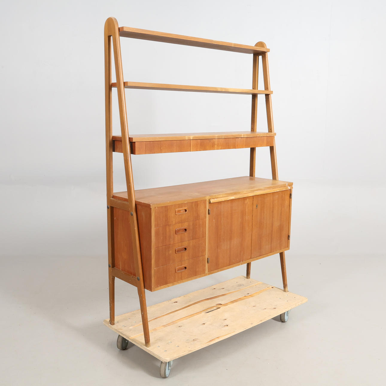 BOKHYLLA teak 1900-talets mitt.