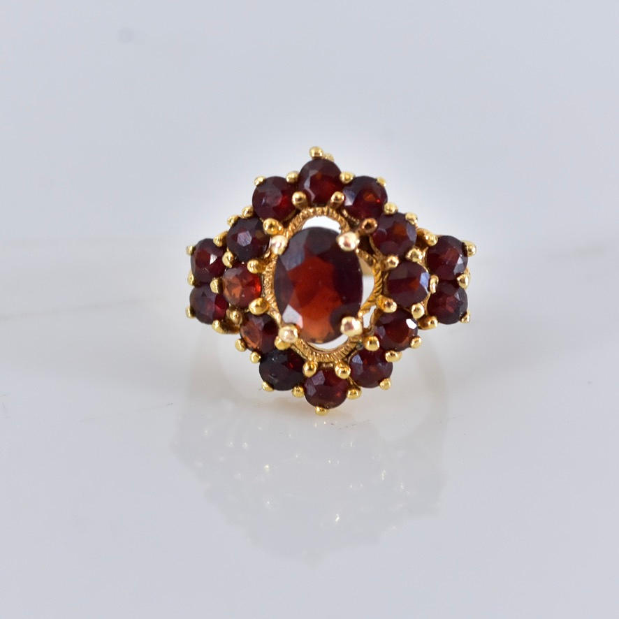 RING, med granater, förgyllt silver.