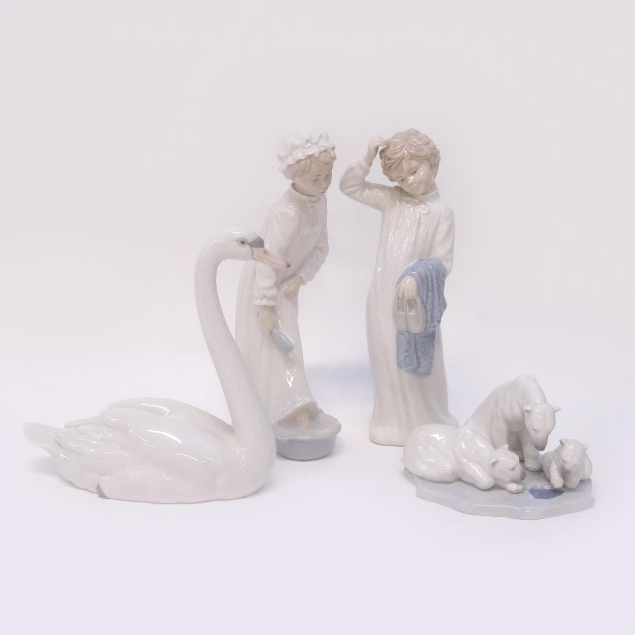 4 FIGURINER, LLADRO OCH NAO.