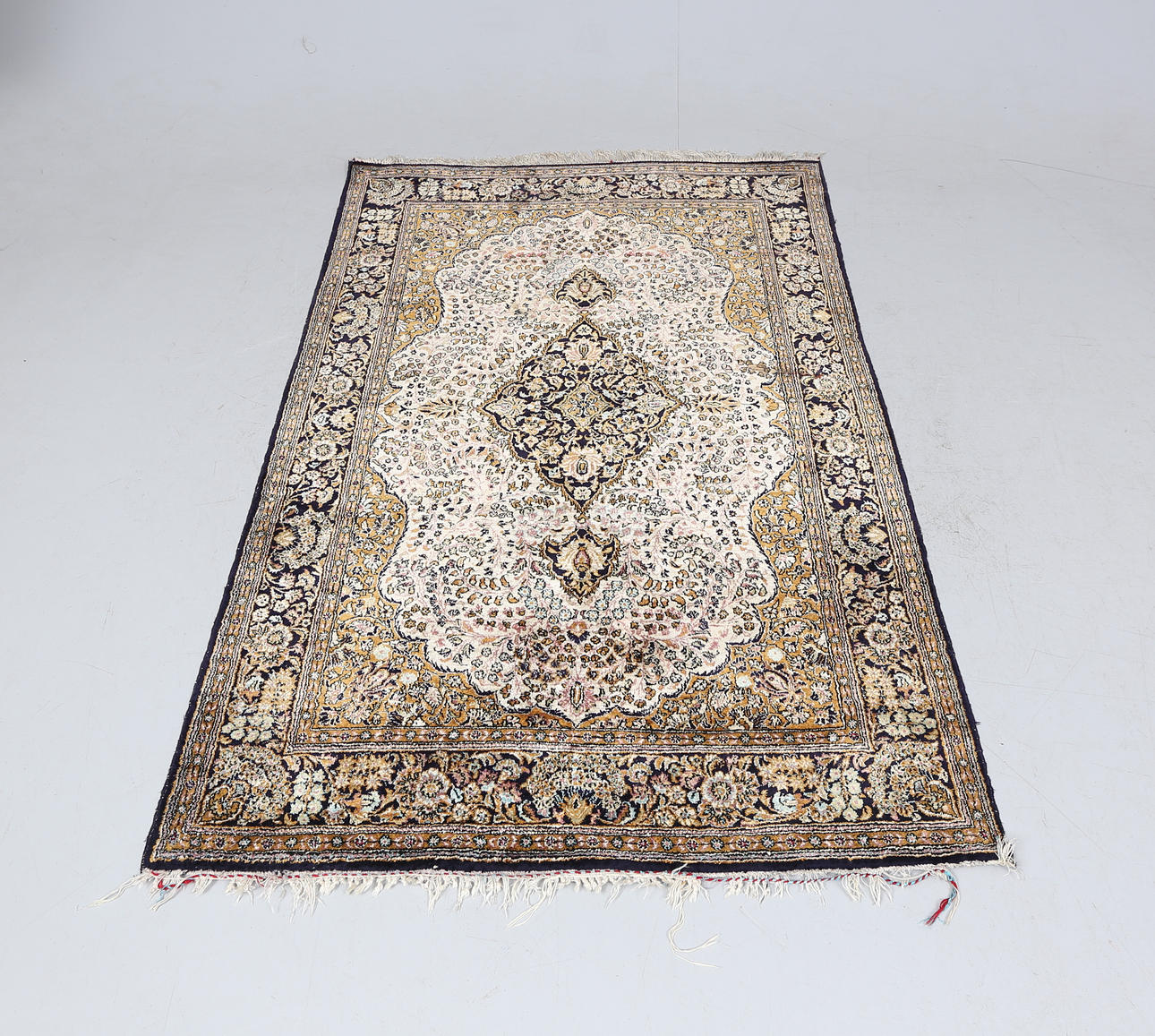 MATTA, orientalisk, Ghom, 160cm x 110cm.