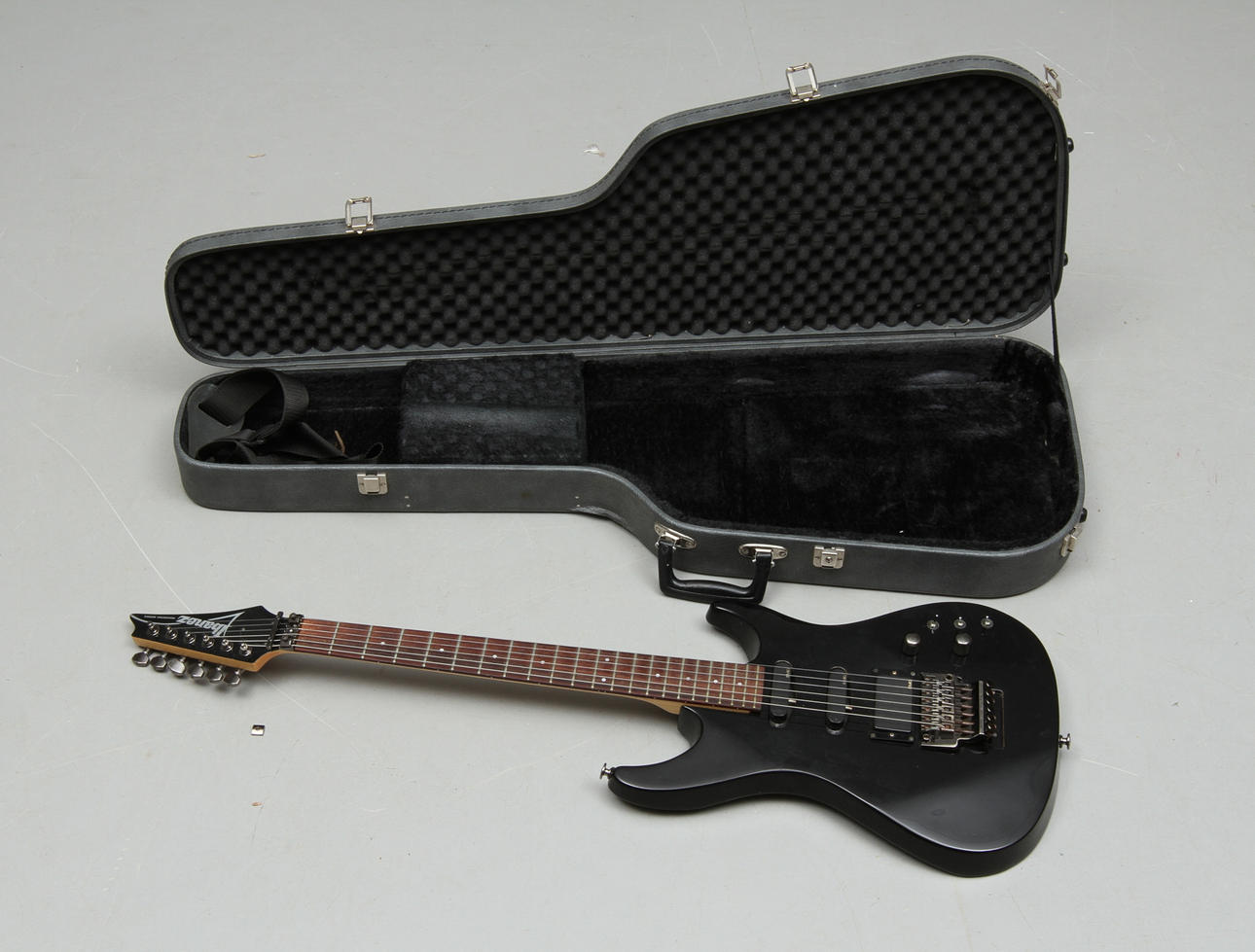 ELGITARR, Ibanez Roadstar.