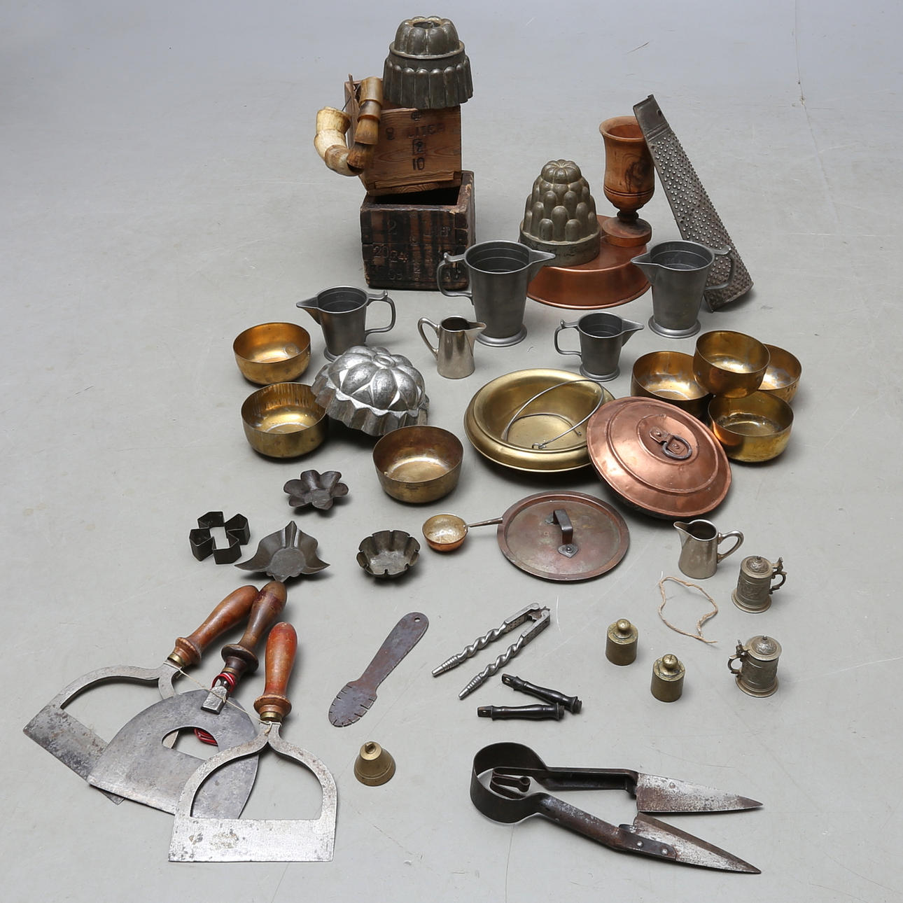 PARTI KÖKSREDSKAP m.m, ca. 15 delar, 1800-/1900-tal.