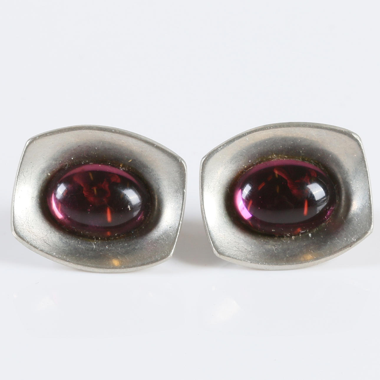 ÖRHÄNGEN, ett par, tenn, Jörgen Jensen, Danmark, 1900-talets andra hälft.