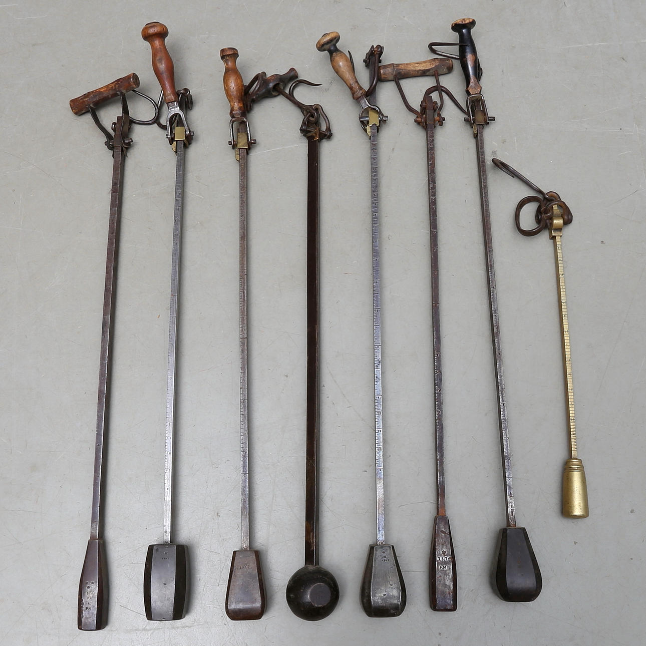 BESMAN för skålpund, 8 st, 1800-talets andra hälft.