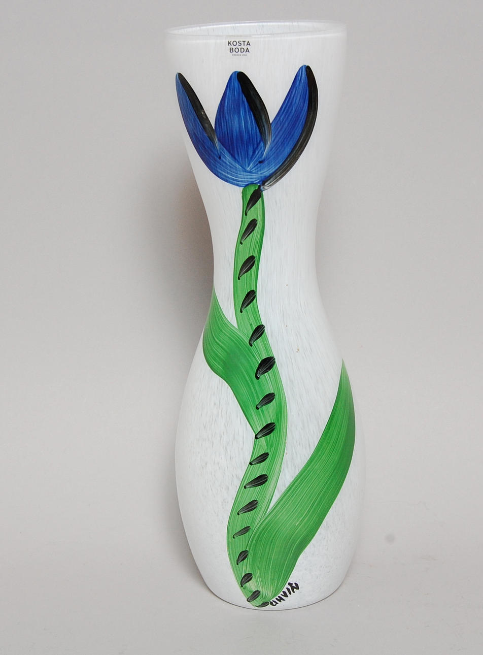 ULRIKA HYDMAN VALLIEN. Vas, handmålad, signerad.