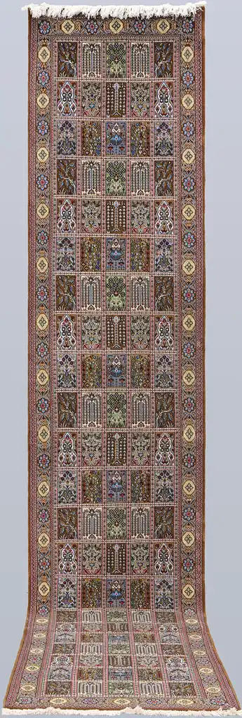 ORIENTMATTA. Gohm gallerimodell, trädgårdsmönstrad, 397 x 83 cm.