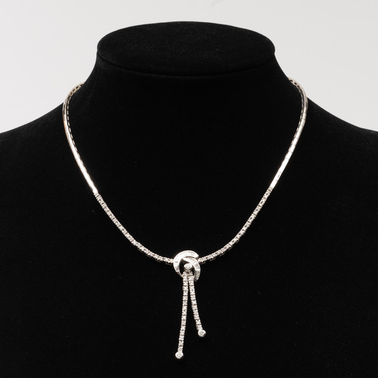 COLLIER, 18K vitguld, Diamanter 0,9 ct, Carl Hoff, Helsingborg.