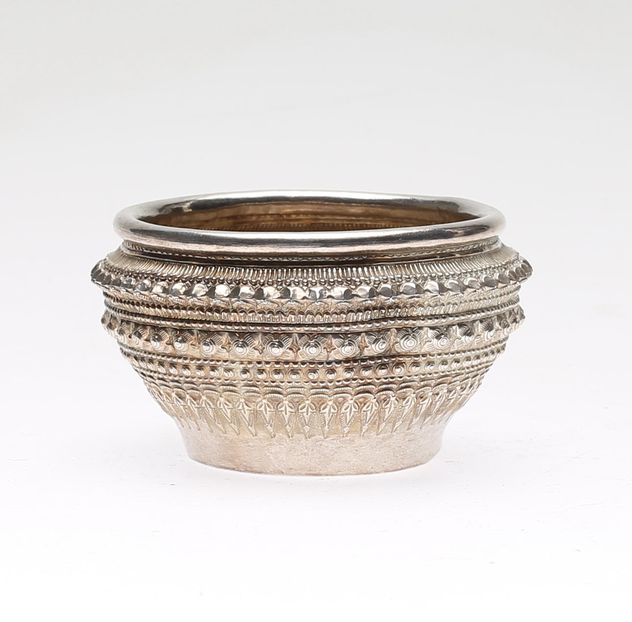 SKÅL, silver, orientalisk. Total vikt ca 85 g.