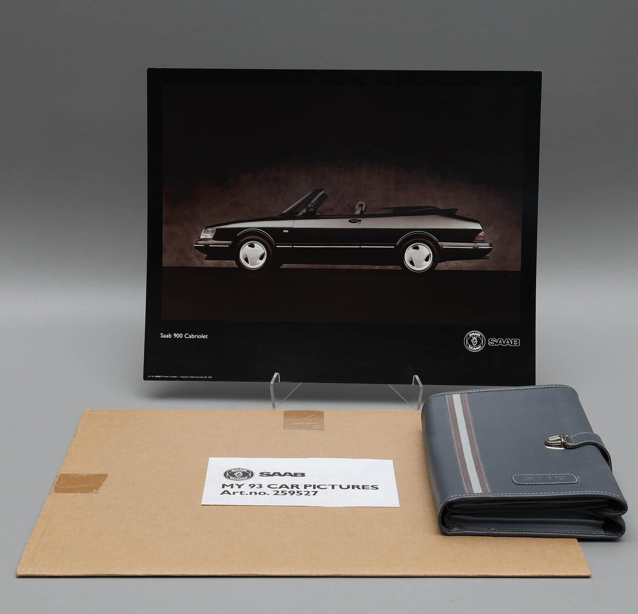 AFFISCHER samt FODRAL, Saab.