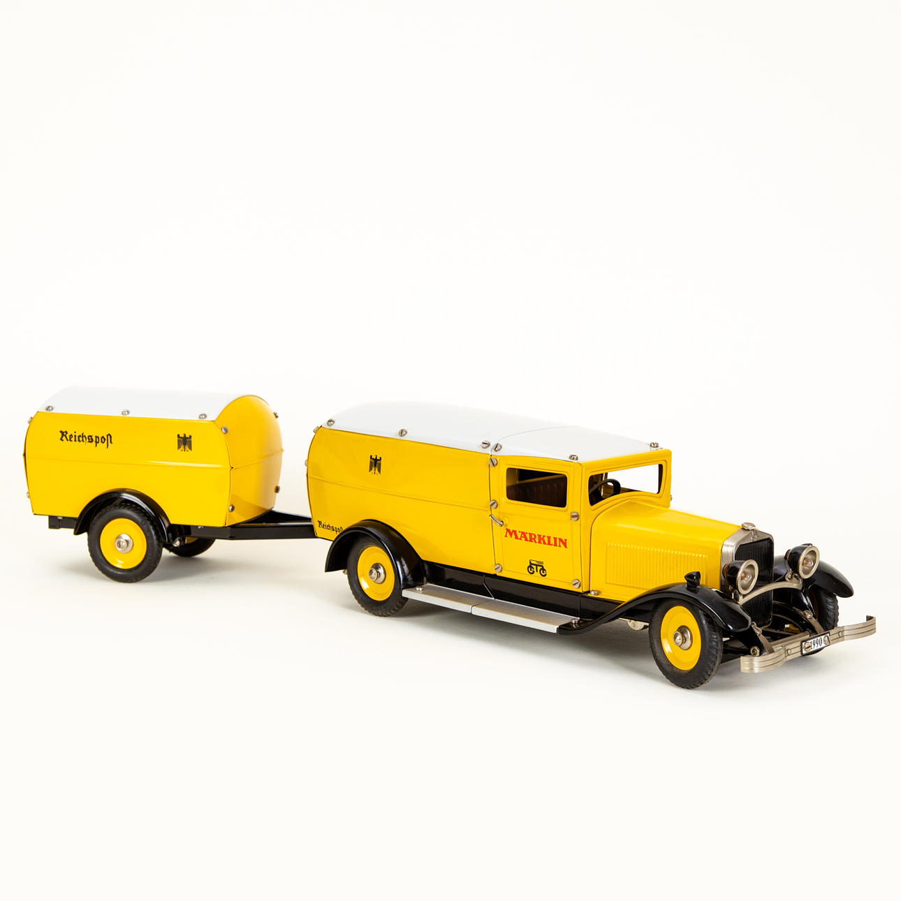 Märklin postal delivery van (70-01) with trailer.