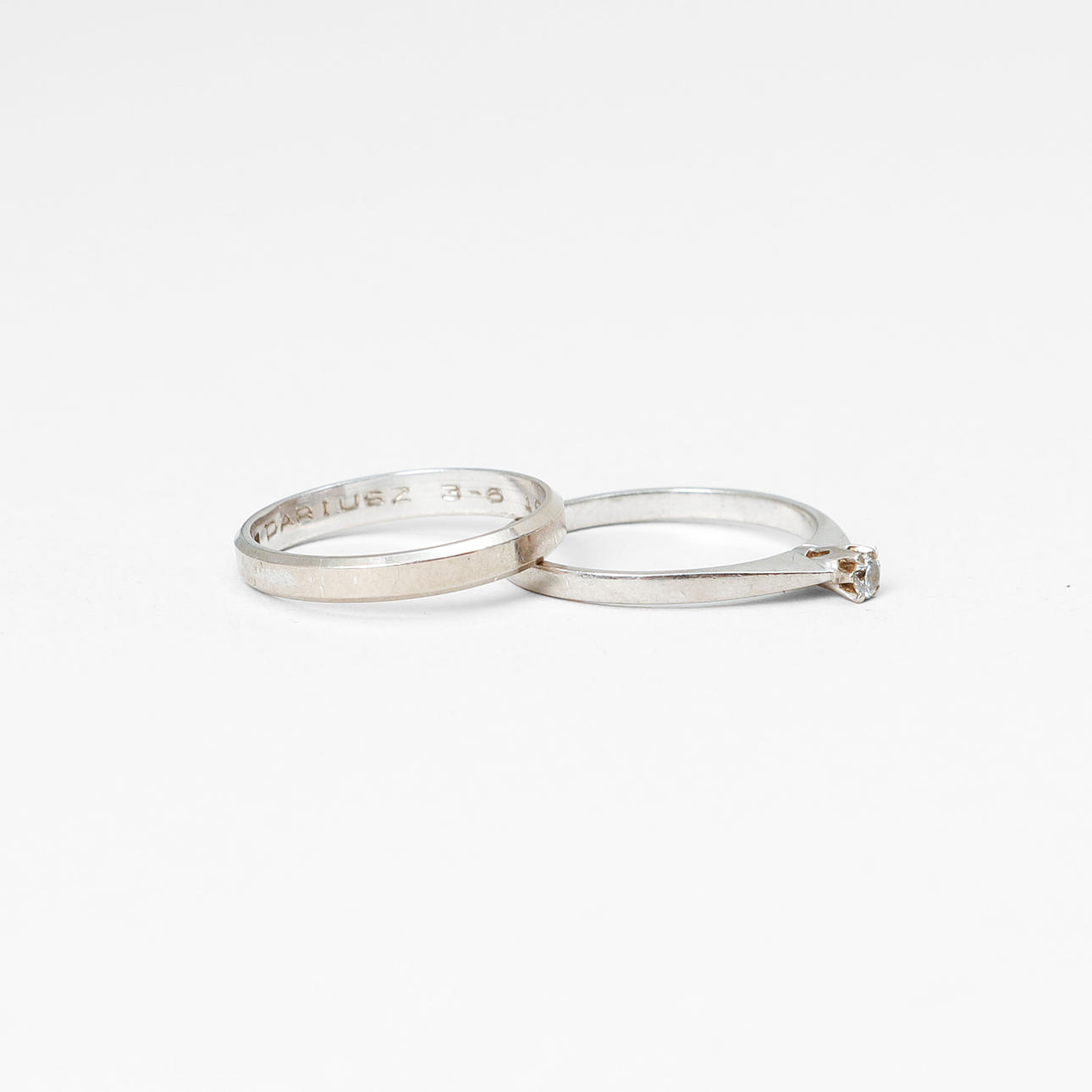 RINGAR, 2 st, 18k vitguld, diamant, vikt ca 4,7 gram.