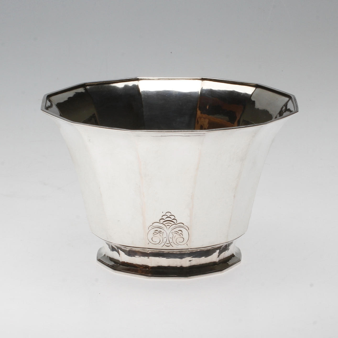 SKÅL, silver, Maja Lisa Olsson, GAB, Stockholm 1928, vikt ca 452 gram.