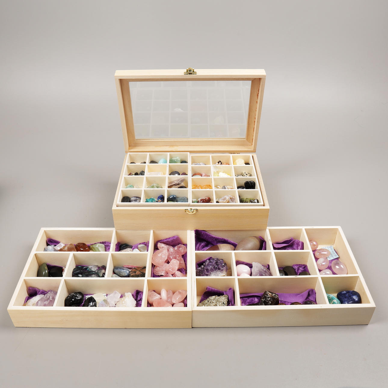 MINERALER, ÄDELSTENAR, samling, 3 lådor.