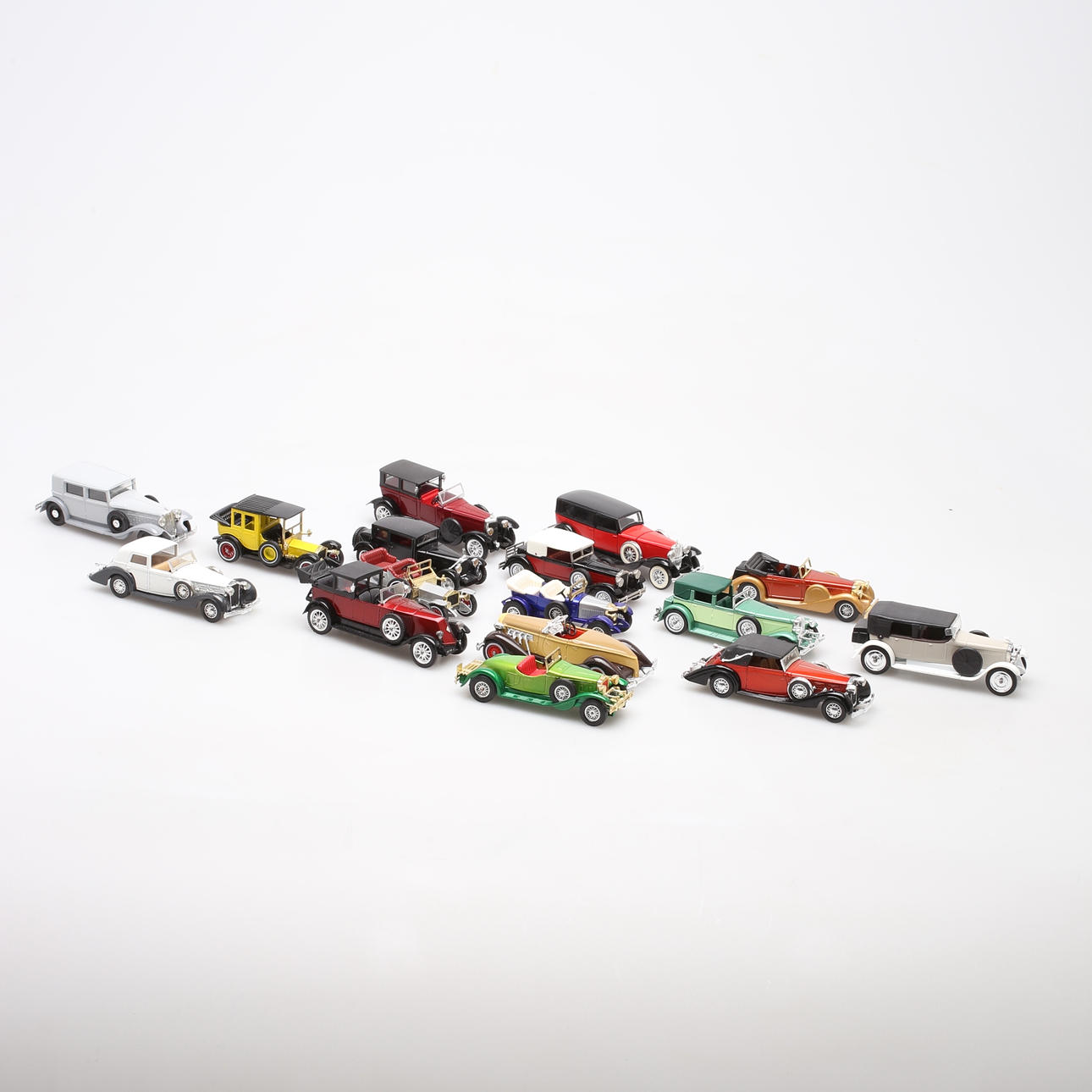 Ein Menge SPIELZEUGAUTOS, 16 Stück, Lesney und Solido.