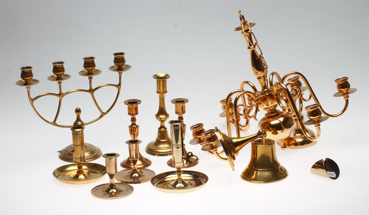 Mässingsföremål, 12 delar, bl.a. Skultuna. 1900-tal.