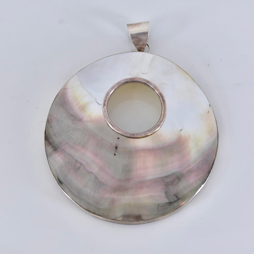 HÄNGE, sterlingsilver och pärlemor.