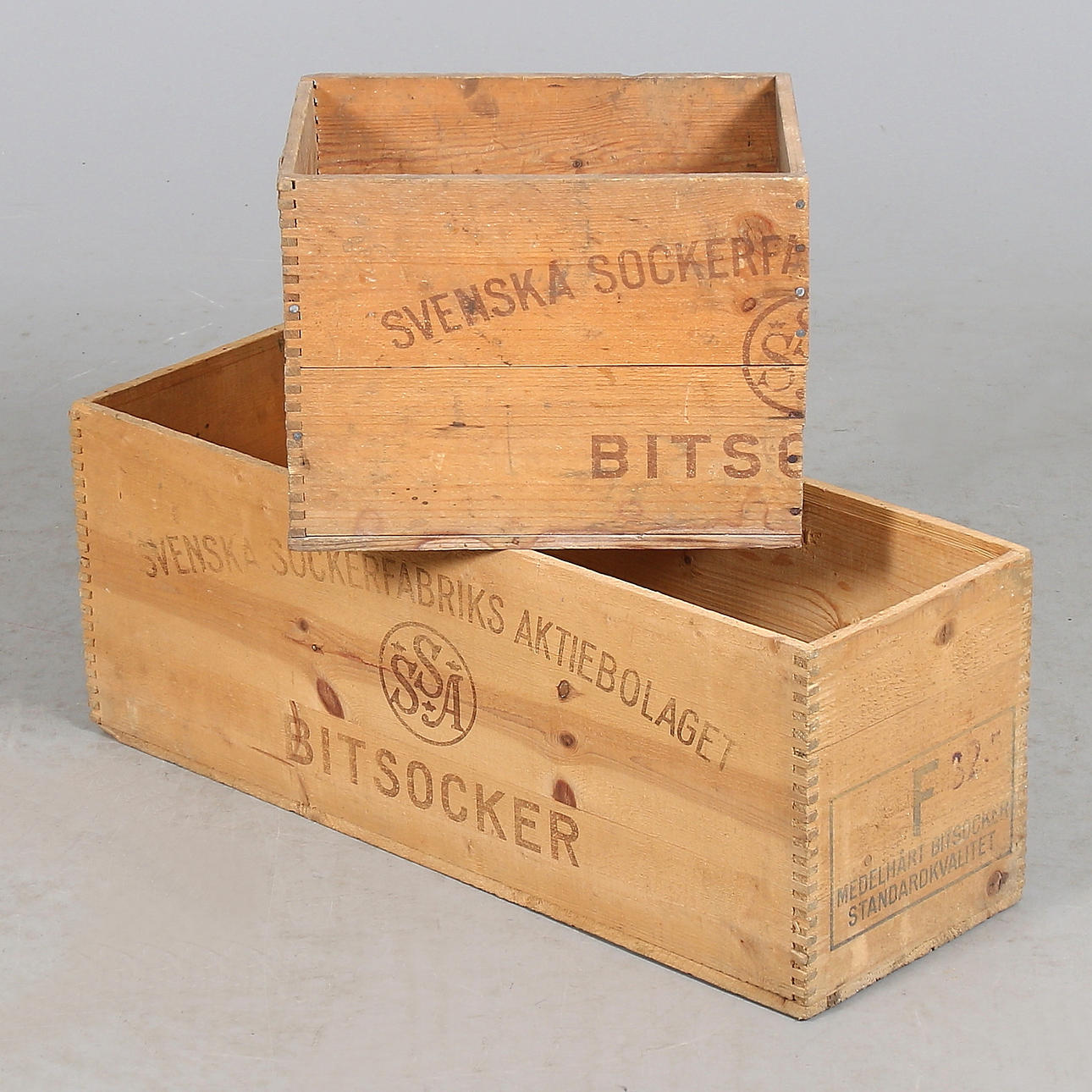 SOCKERLÅDOR, 2 st, trä, 1900-talets första halva.