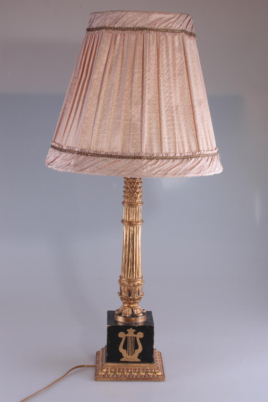 BORDSLAMPA, trä.