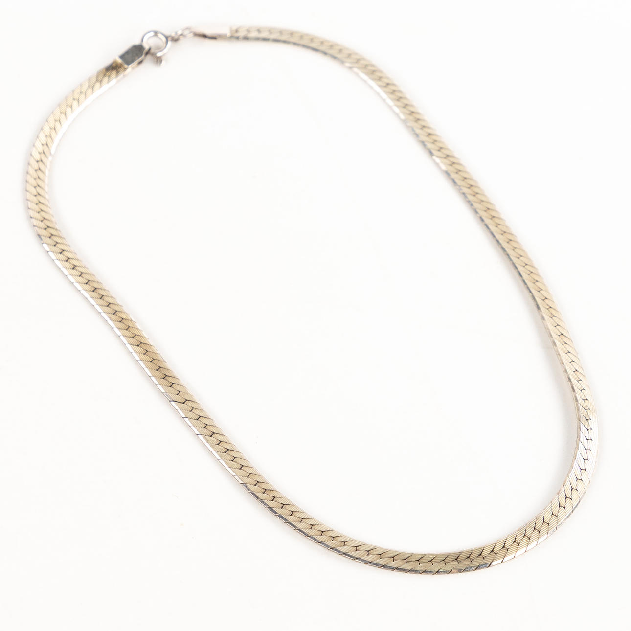HALSBAND. Silver, flätad länk.