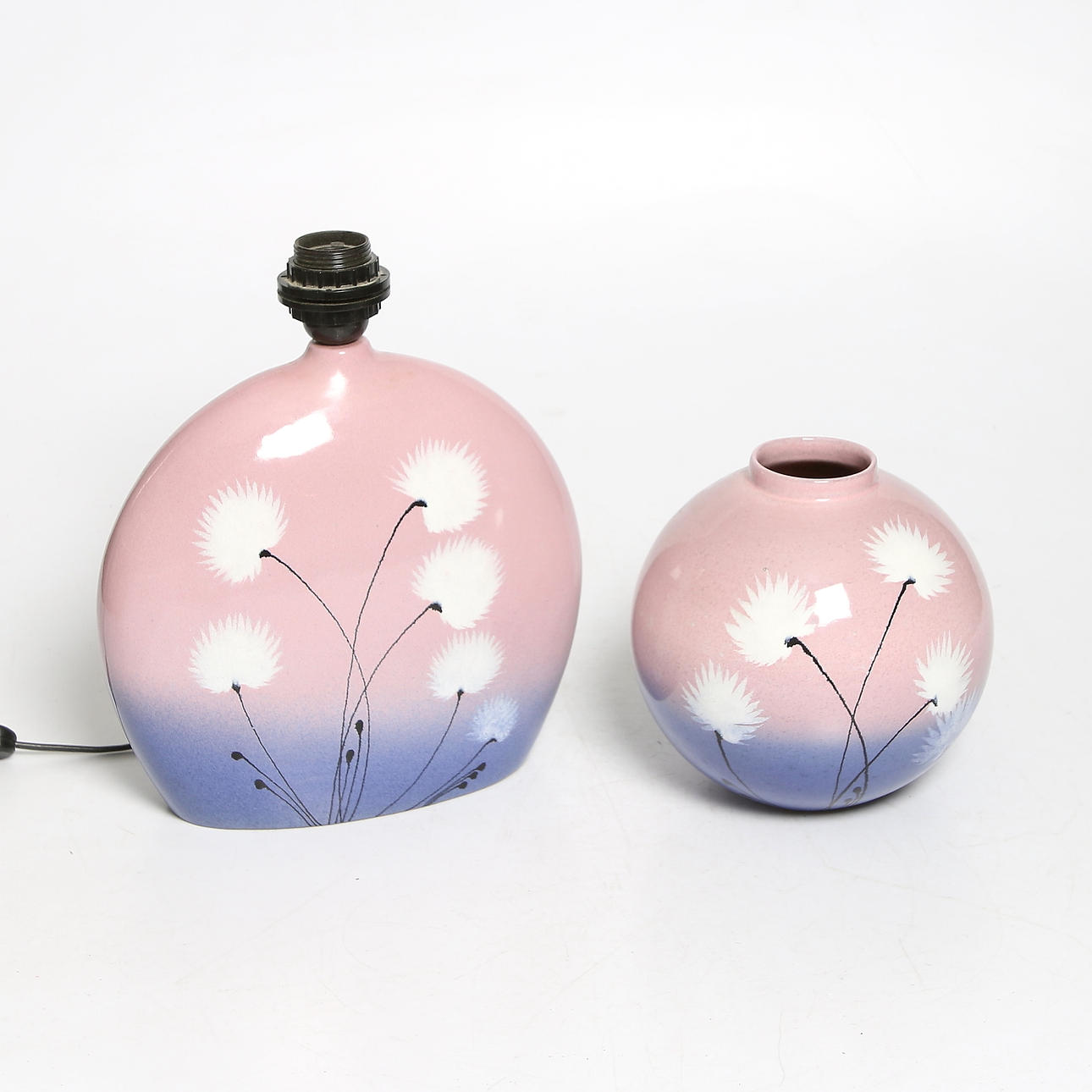 BORDSLAMPA och VAS, 2 delar, keramik, Nittsjö, 1900-talets andra hälft.