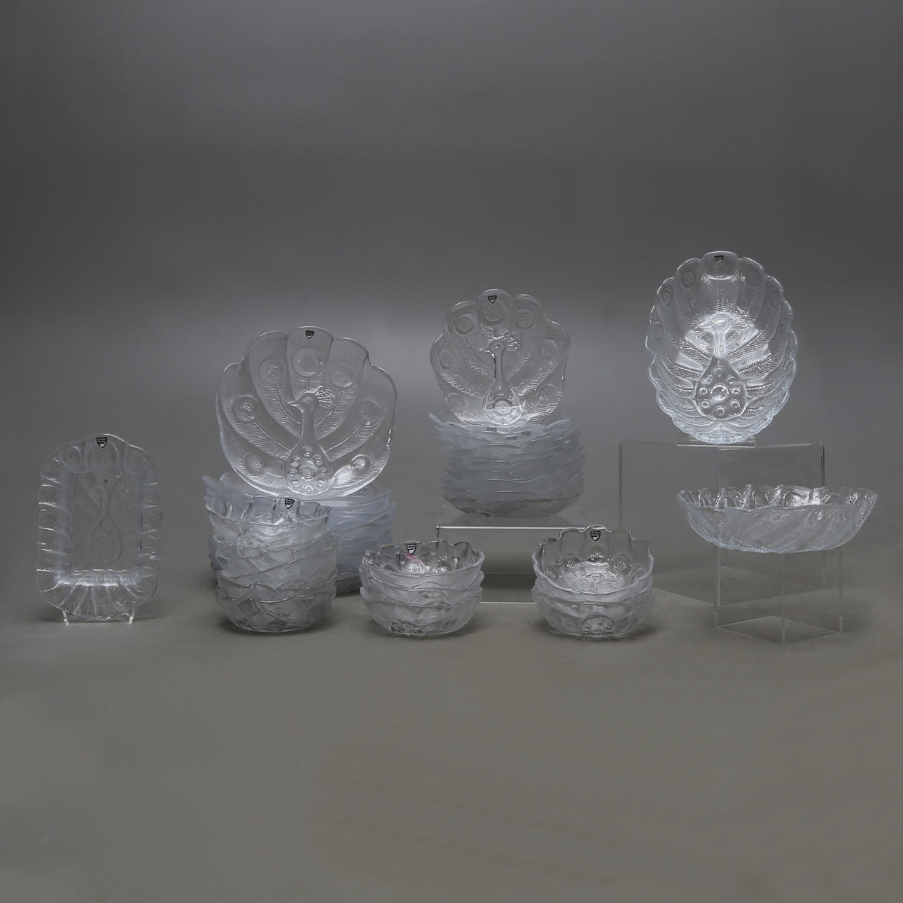 GLASSERVIS, 39 delar, "Påfågel" Lars Hellsten, Orrefors.