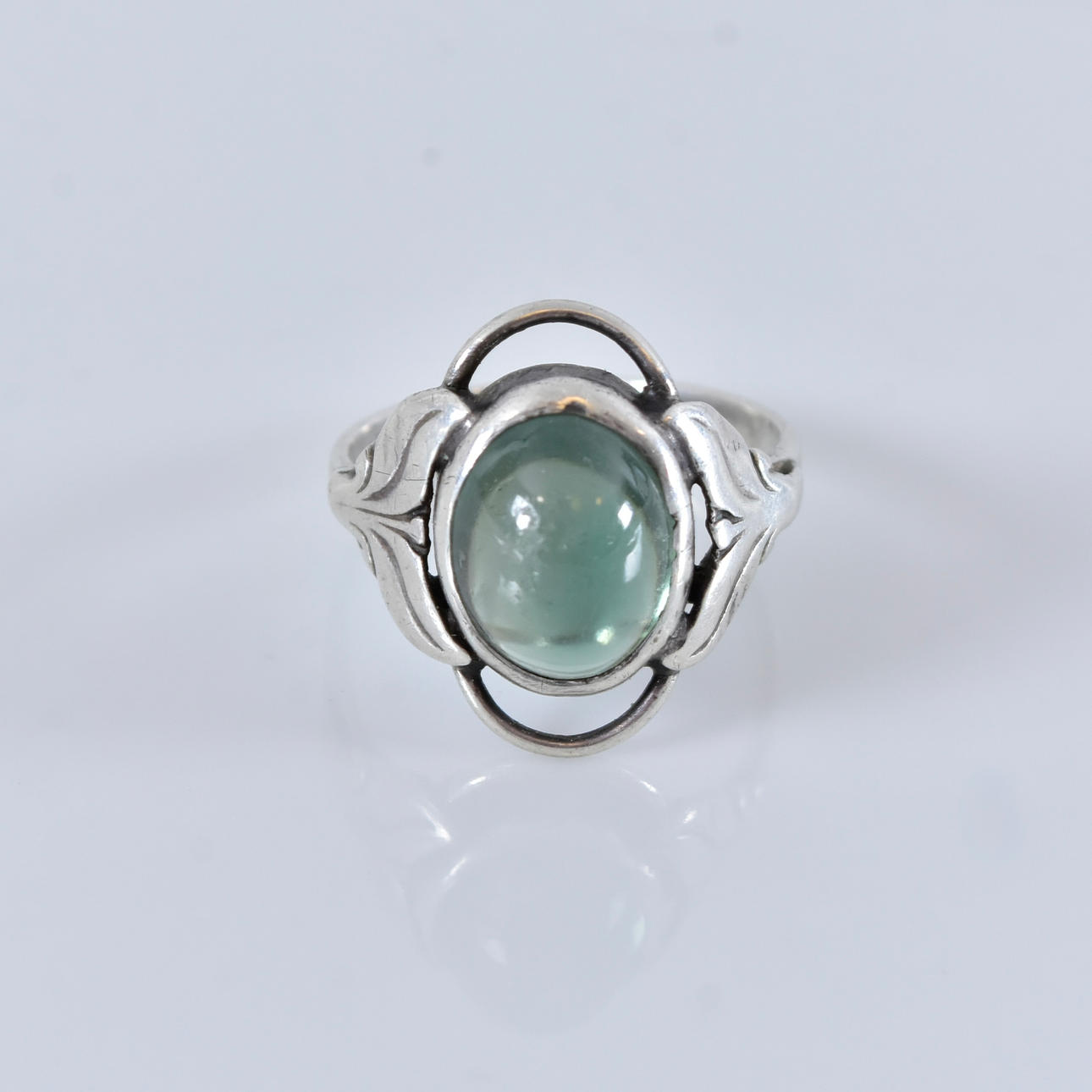RING, med grön månsten, silver.
