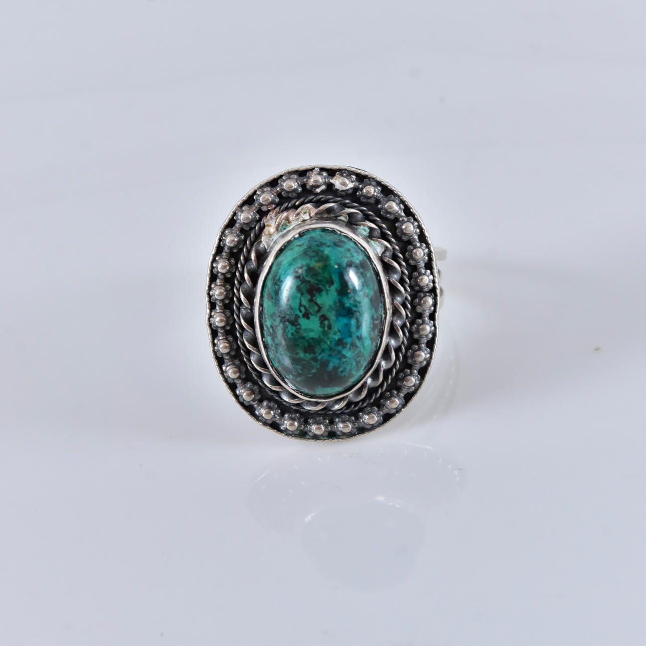 RING, med grön sten, sterlingsilver.
