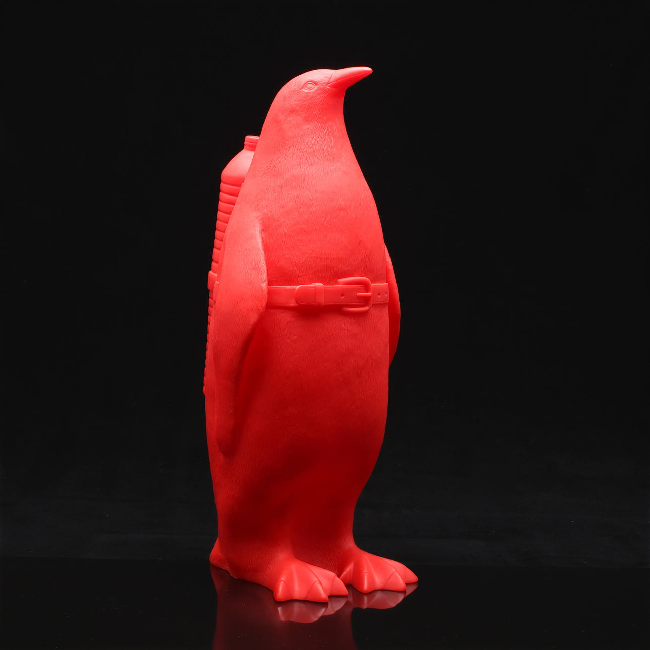 WILLIAM SWEETLOVE. "Cloned Penguin with pet bottle", skulptur i plast, signerad och numrerad, Sweetlove, 183/300.