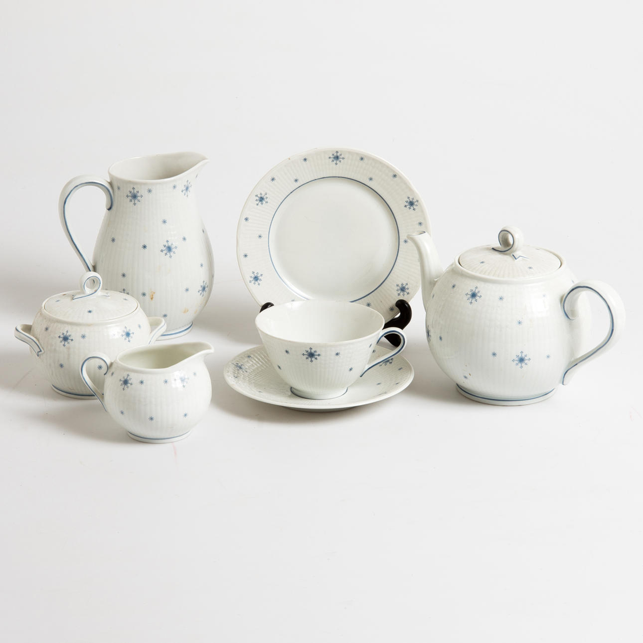 TESERVIS, 37 delar, "Snöflinga", modell "Axet", Louise Adelborg, Rörstrand.