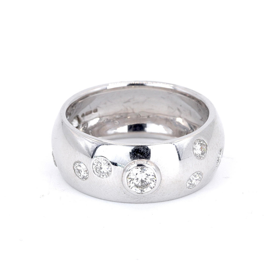 18KT DIAMANTBESATT RING.