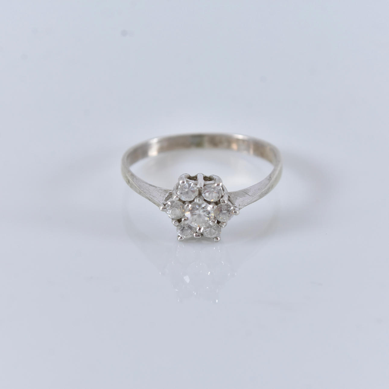 CARMOSÉRING, med vita stenar, sterlingsilver.