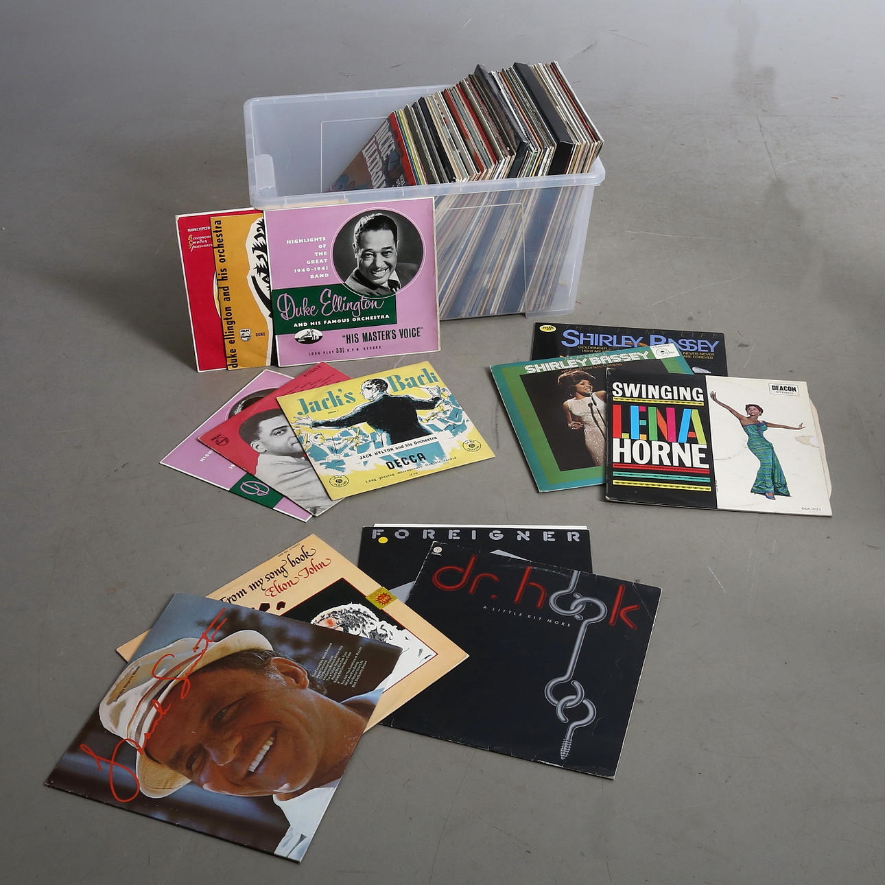 VINYLSKIVOR, ca. 75 st, mestadels jazz och pop.