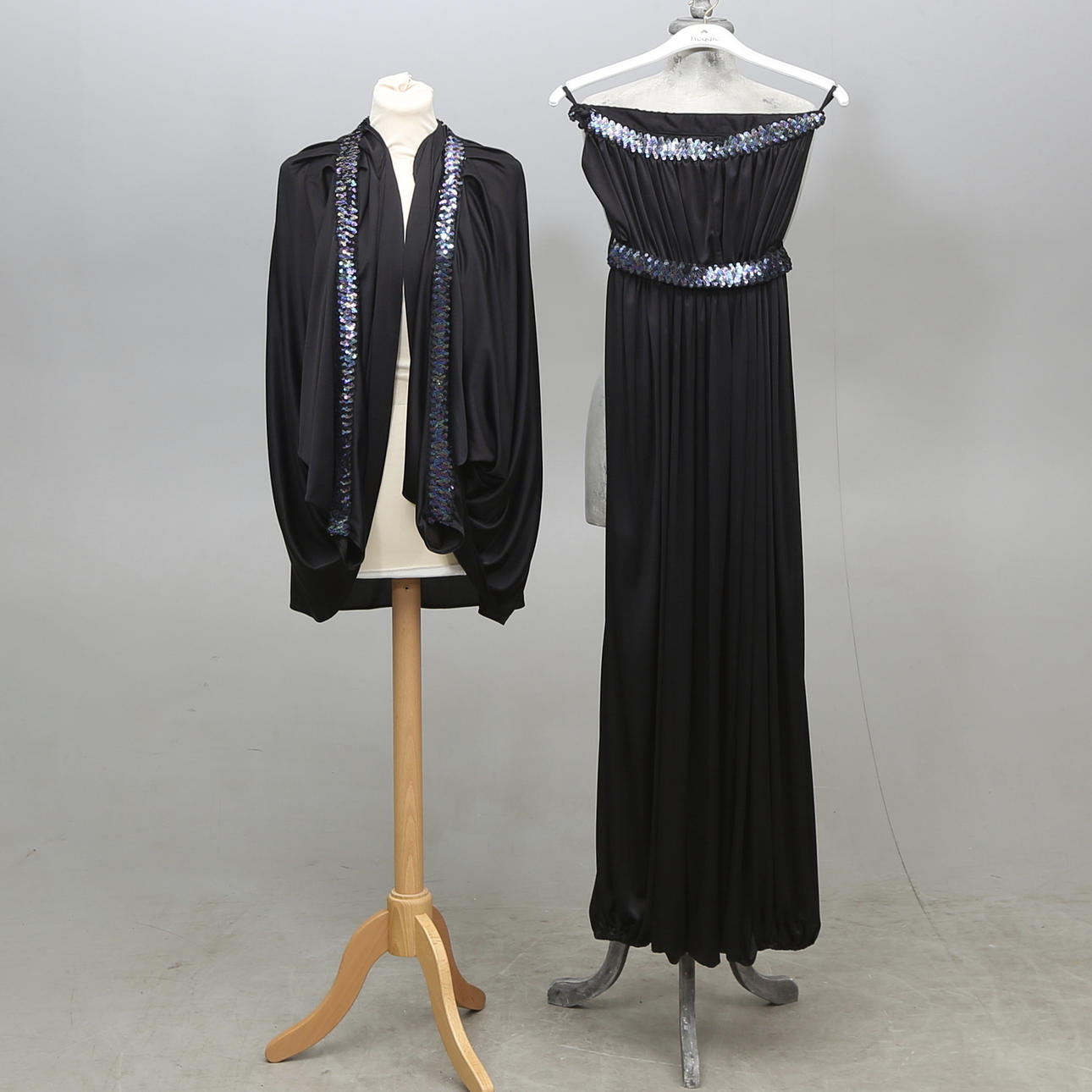 JUMPSUIT samt cardigan, konstmaterial Uzanel, Paris, 1970-tal.