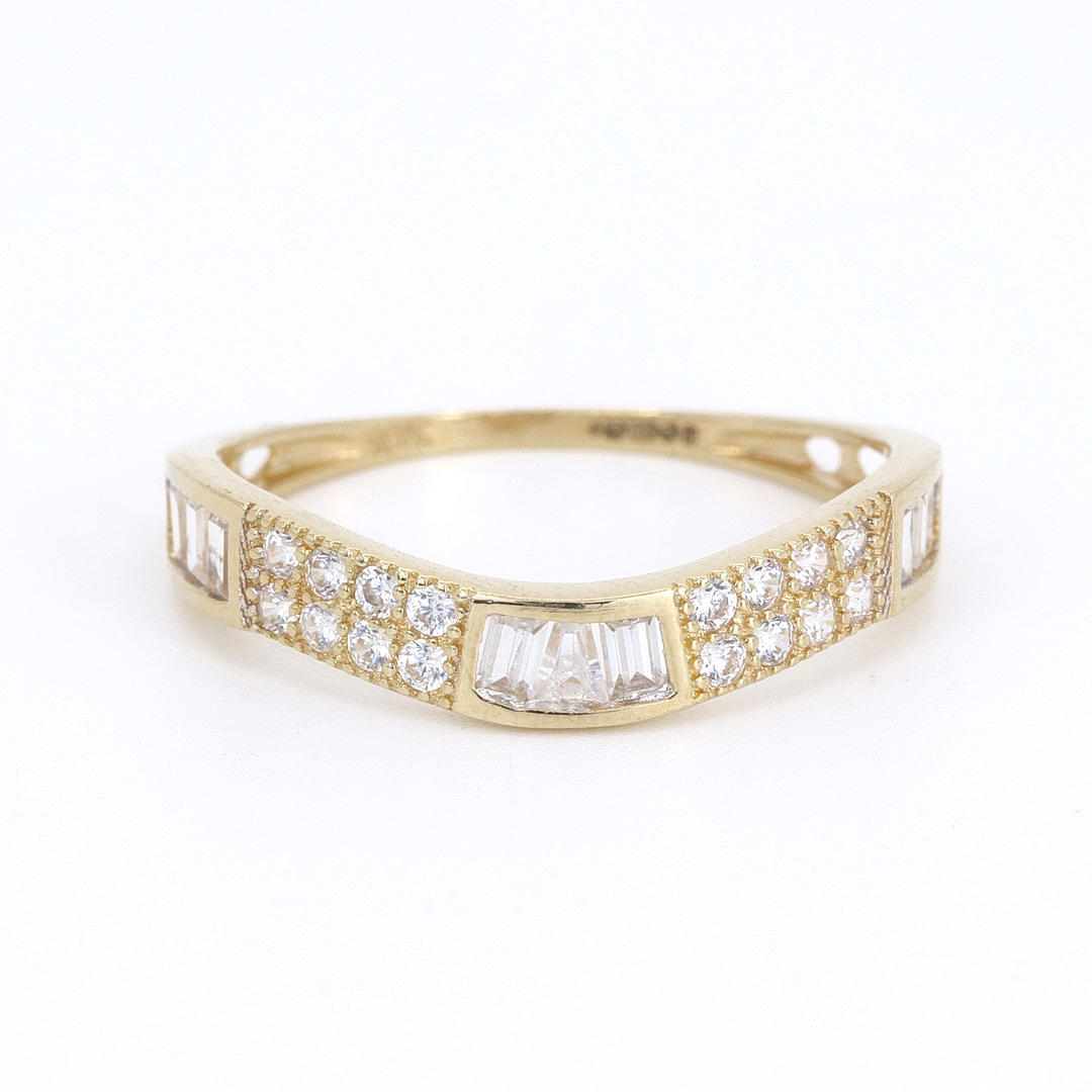 18KT GULD RING MED KUBISK ZIRKONIA.