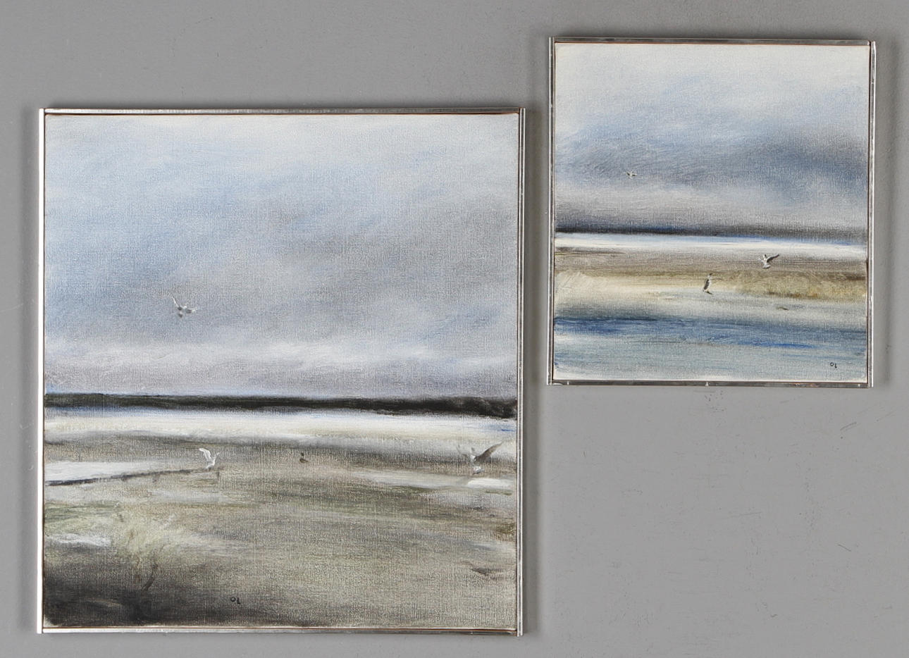 OLLE LINDGREN. 2 st, Strand med sjöfåglar. olja på duk, signerade.