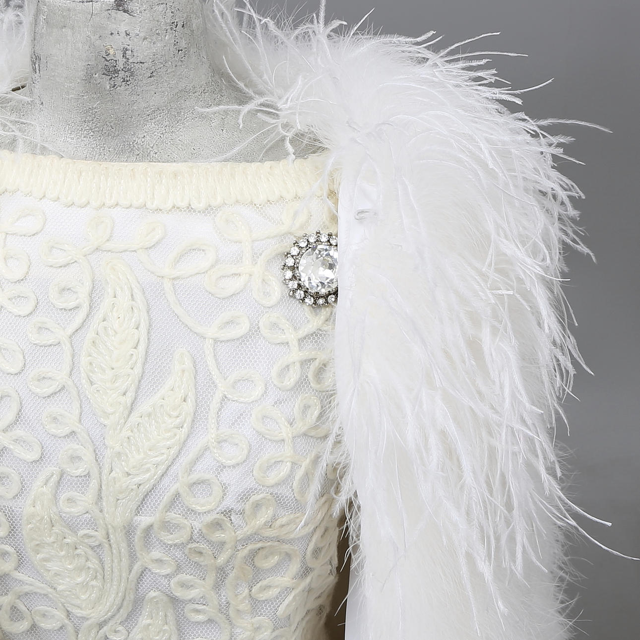 COCKTAILKLÄNNING samt JACKA, strutsfjädrar, 1960/70-tal.