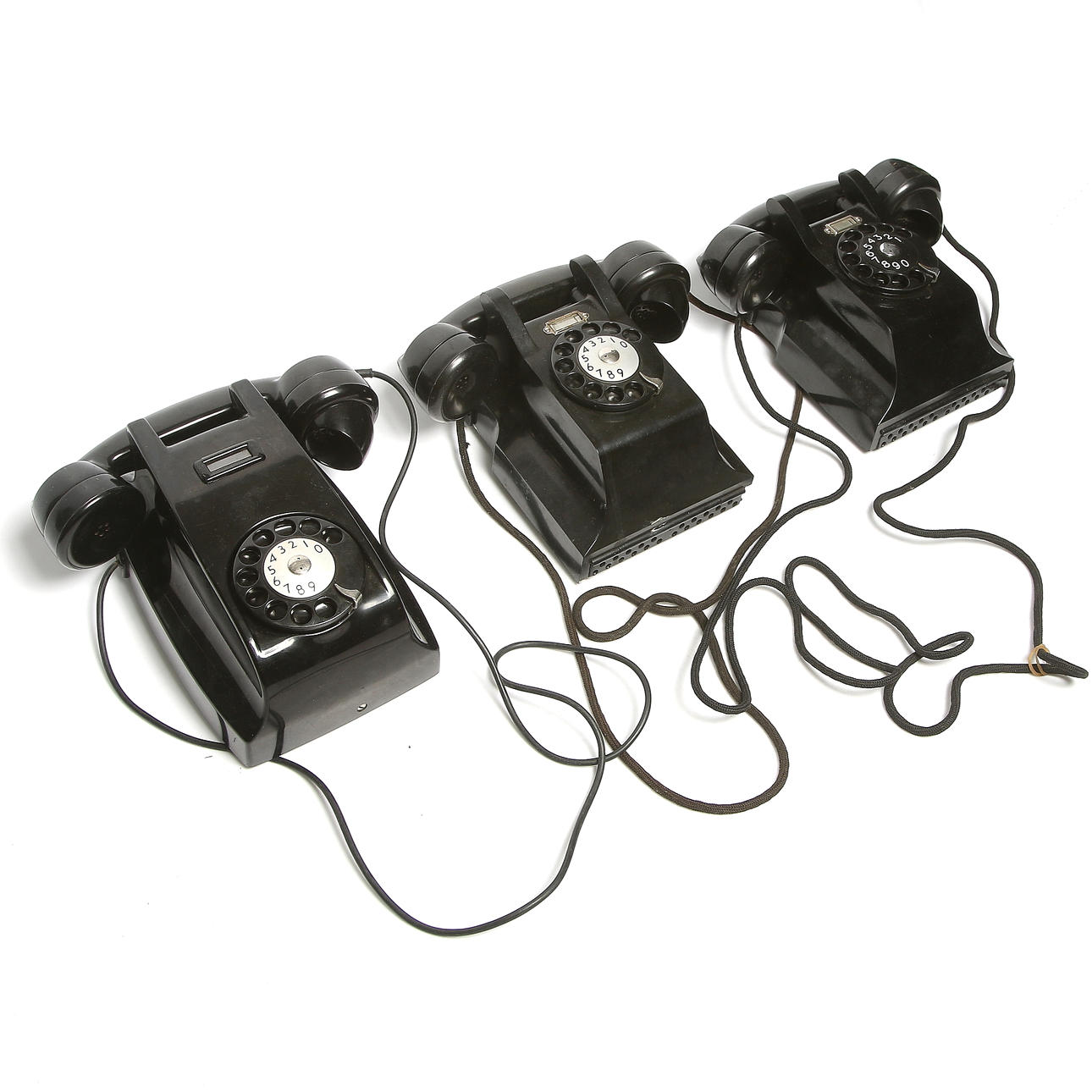 VÄGGTELEFON, 3 st. bakelit, märkt DBN 1101 och 14017, LM Ericsson, 1940/50-tal.