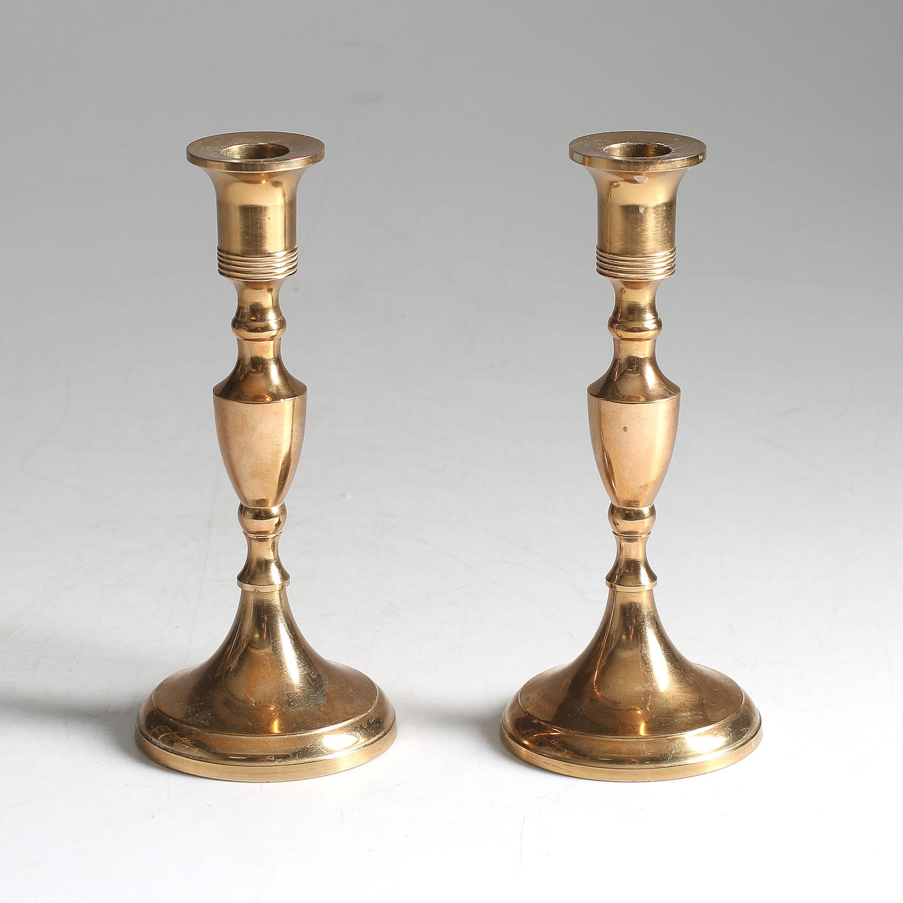 LJUSSTAKAR, ett par, mässing, empirmodell, MALM, 1900-tal.