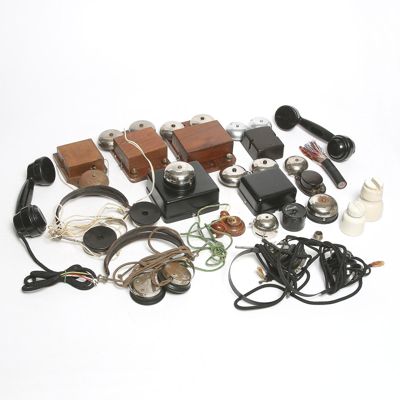 TELEFONTILLBEHÖR, ca 20 delar, 1900-tal.