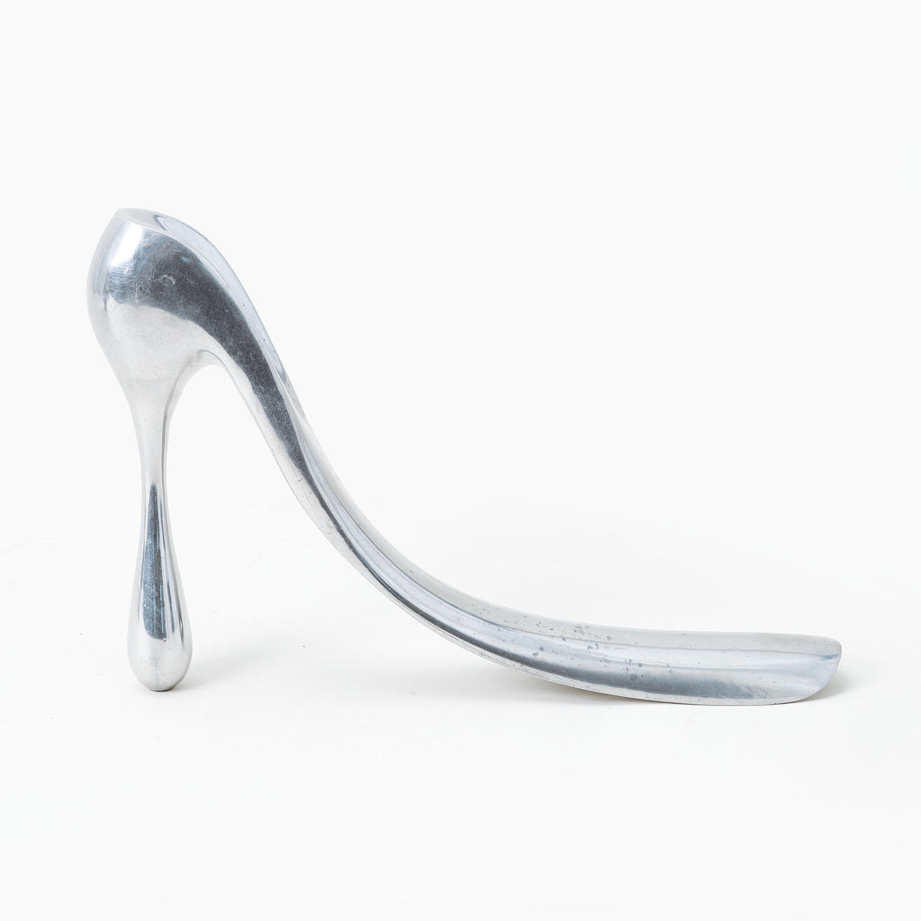 SKOHORN, vitmetall, Manolo Blahnik.