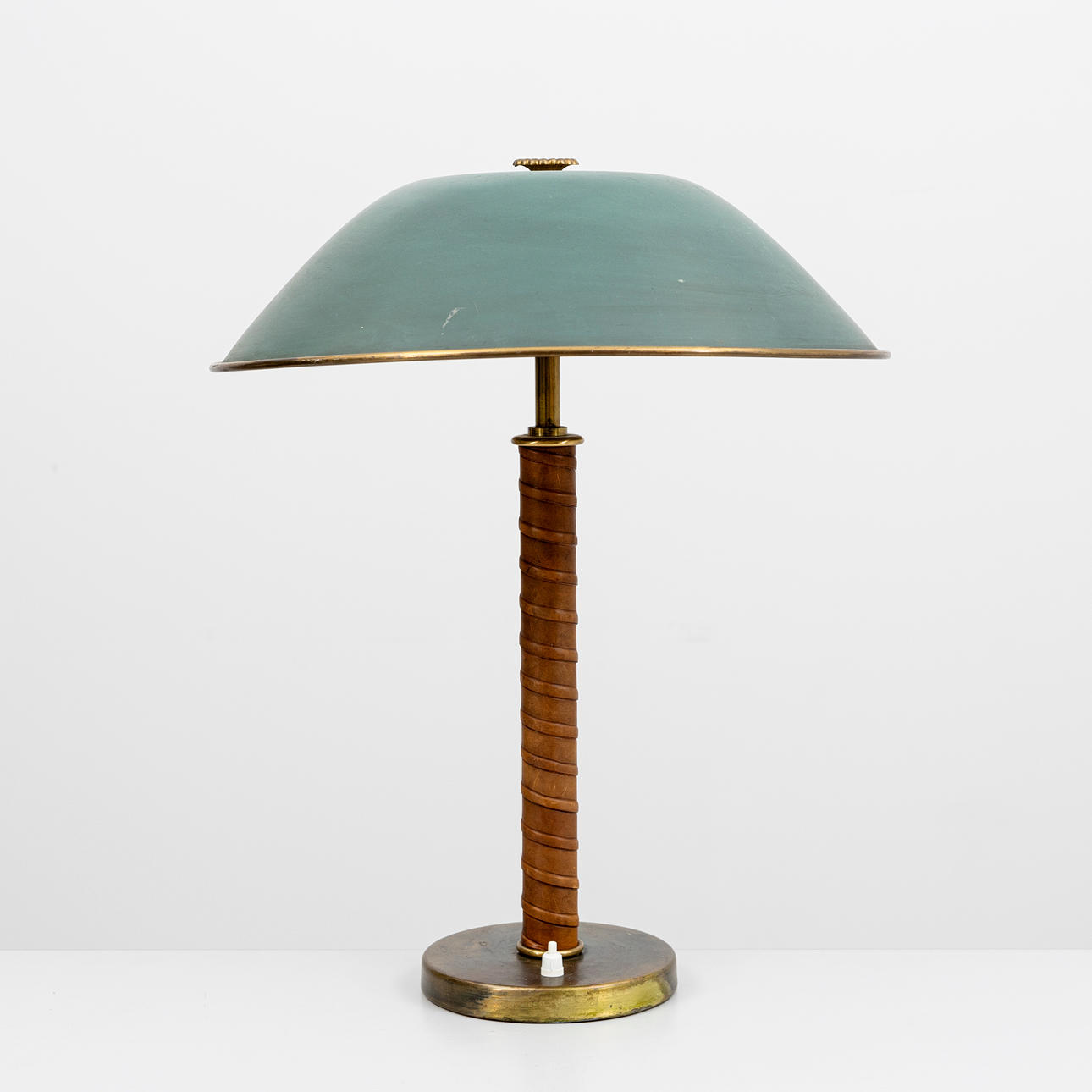 BERTIL BRISBORG. Table lamp, model 15624, Böhlmarks, 1940s/50s.