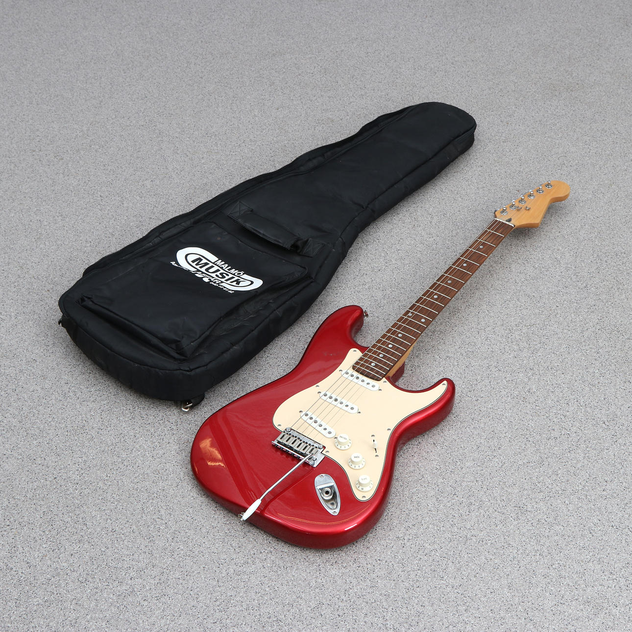 SQUIER, ELGITARR. By Fender.