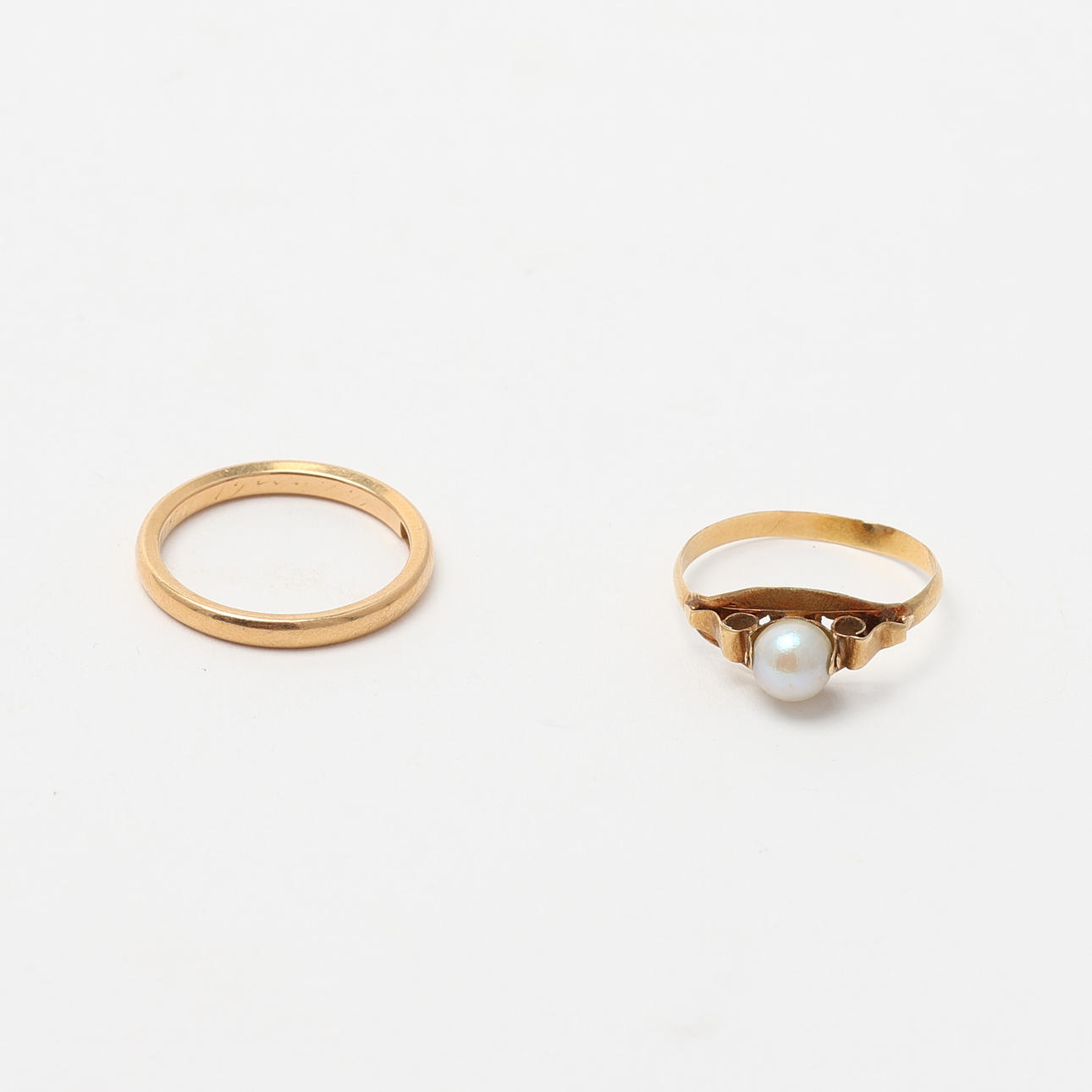 RINGAR, två stycken, guld 14 respektive 18K.